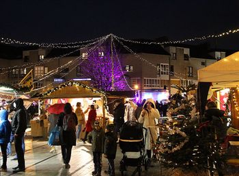 Der Marktplatz in weihnachtlicher Atmosphäre.