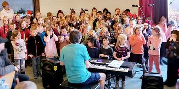 Beim Kinderchor der Musikschule der Stadt Hennef können Mädchen und Jungen im Alter zwischen sechs und zehn Jahren mitmachen.