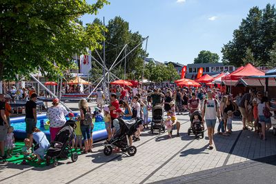 Kindersportfest bei strahlendem Sonnenschein auf dem Hennefer Marktplatz