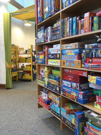 Mehr als 350 Spiele bietet die Stadtbibliothek Hennef.
