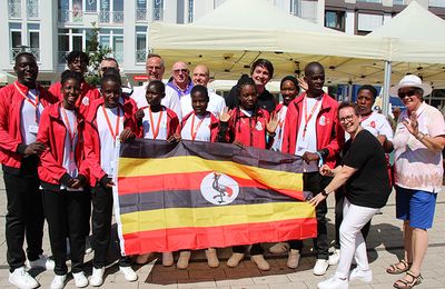 Bürgermeister Mario Dahm empfing die zwölfköpfige Delegation aus Uganda.