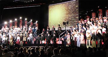 Der 150-köpfige Chor „Musical Voices S.I.E.G“ begeisterte gemeinsam mit den internationalen Musical-Stars die Zuschauer.