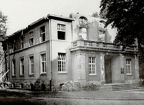 Nach einem Bombenangriff am 27. August 1941 ist das Historische Rathaus schwer beschädigt