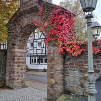 Umfassungsmauer der Wallfahrtskirche Bödingen