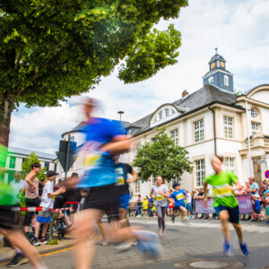 Stadtzentrum Hennef, Europalauf, Start-Ziel-Bereich vor dem Rathaus