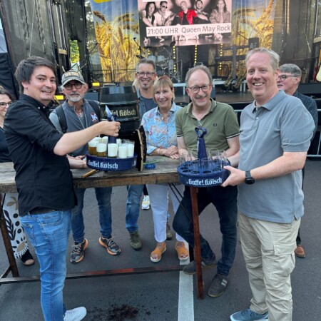 Bürgermeister Mario Dahm eröffnet das Stadtfest traditionell mit dem Fassanstich.