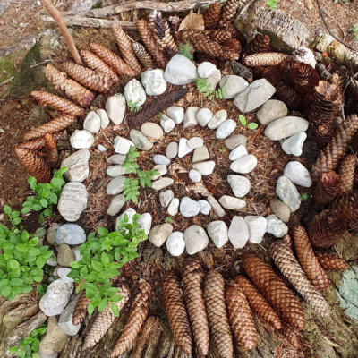 Zur Vernissage: Kinder machen Kunst - Naturmandalas mit Ricarda Heller