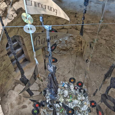 Kunst auf der Burg 2026 Werk von Ulrike Biermann und U-Shi Novotny-Schmandt