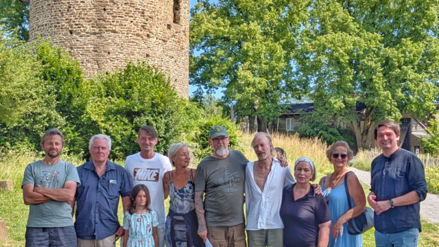 Vernissage mit Künstlerinnen und Künstlern, Bürgermeister Mario Dahm und Kulturamtsleiter Dominique Müller-Grote