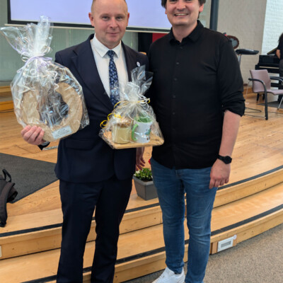 Feier der 25-jährigen Städtepartnerschaft zwischen Hennef und Nowy Dwór Gdański Bürgermeister Mario Dahm (r.) und Rafal Kubacki, stellv. Bürgermeister der Stadt Nowy Dwór Gdański