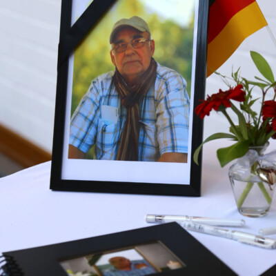 Feier der 25-jährigen Städtepartnerschaft zwischen Hennef und Nowy Dwór Gdański Ein Kondolenzbuch bot Gelegenheit, von Dr. Tadeusz Studziński Abschied zu nehmen