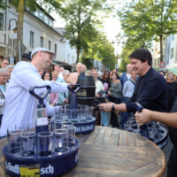 Mit einem zünftigen Fassanstich eröffnete Bürgermeister Mario Dahm (Mitte) das Stadtfest. Mit dabei seine Stellvertreter Max Heller (links) und Oliver Brock (rechts). Mit einem zünftigen Fassanstich eröffnete Bürgermeister Mario Dahm (Mitte) das Stadtfest. Mit dabei seine Stellvertreter Max Heller (links) und Oliver Brock (rechts).